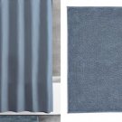 paket med blå duschdraperi och badrumsmatta