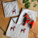 kökshandduk med Dalahästar rättvik återvunnet materia recycled by wille